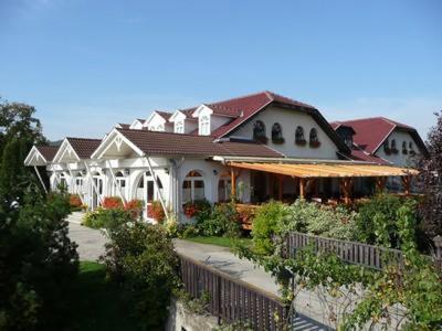 Sziget Hotel&Restaurant Tarján Zewnętrze zdjęcie